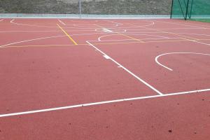 Boiska - o nawierzchni poliuretanowej