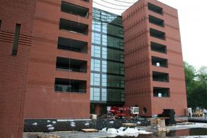 Zielone dachy i boiska na dachach