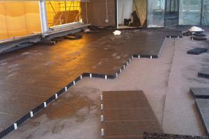 Zielone dachy i boiska na dachach