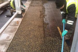 Zielone dachy i boiska na dachach