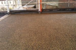 Zielone dachy i boiska na dachach